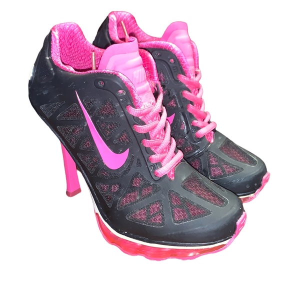 pink nike pumps